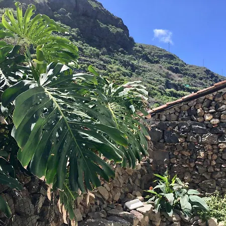 Unique Canarian 1700s - Casa Salvia Las Aguas - Ocean & Natural Pools 150m - Whole Gated House Casa de Férias *